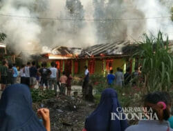 Satu Unit Rumah di Rohul Musnah Terbakar, Personel Polsek Kepenuhan Langsung Turun ke Lokasi