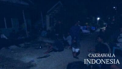 Masyarakat Desa Simpang Tiga Inhil Berjaga-jaga, Antisipasi Longsor Susulan