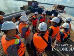 Pertama di Kalimantan, PLN Bangun Tower Transmisi di Laut