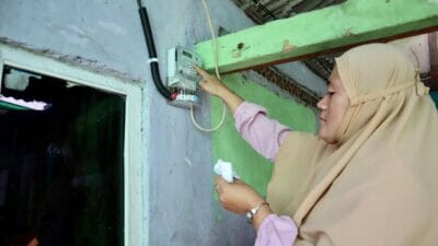 HUT RI ke 77, PLN Nyalakan Listrik Gratis ke 102 Rumah di Lampung