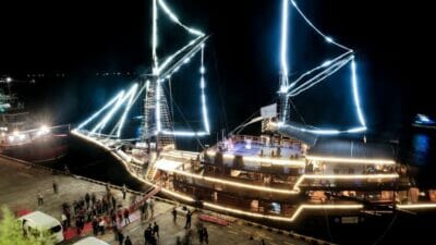 Delegasi TWG II G20 Nikmati Suguhan Seni Budaya Bali Sambil Berlayar di Atas Kapal Phinisi
