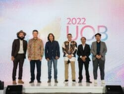 Karya Seni tentang Peradaban Manusia Mendapat Penghargaan UOB Painting of the Year Indonesia 2022