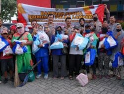 Sambut Hari Jadi Humas Polri ke 71, Humas Polda Lampung Lakukan Bakti Sosial kepada Masyarakat