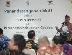 Pacu Ekonomi Masyarakat, PLN dan Pemkab Cirebon Teken Kerja Sama Kelistrikan hingga Layanan Internet