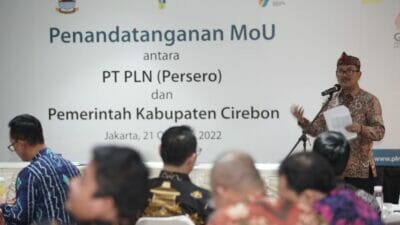 Pacu Ekonomi Masyarakat, PLN dan Pemkab Cirebon Teken Kerja Sama Kelistrikan hingga Layanan Internet