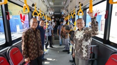 Resmi Diluncurkan, SPKLU Kemitraan Pertama PLN-Damri Layani Bus dan Mobil Umum