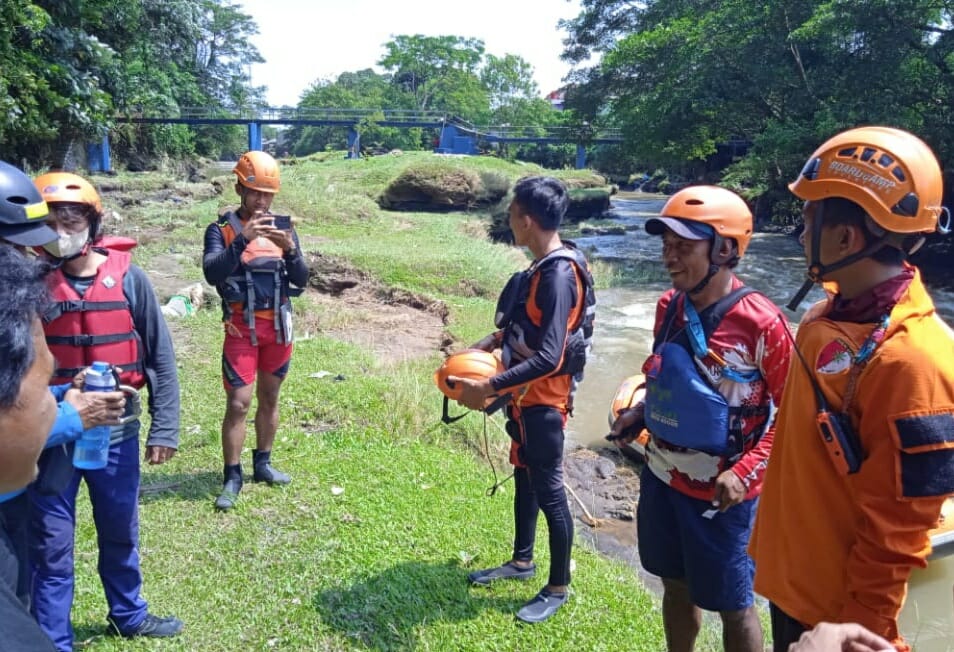 Tim Gabungan Lakukan Pencarian Tiga Warga Kota Bogor Pasca Longsor