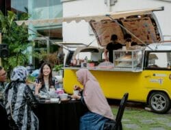 Dukung Pelaku Kuliner Bali, Wamenparekraf Cicipi Sajian Food Truck di BICC