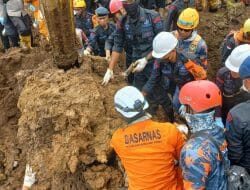 Hujan Rintik Sejak Pagi Tidak Halangi Evakuasi 5 Korban Gempa Cianjur