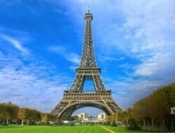 Menara Eiffel, Ikon Dunia yang Jadi Wisata Populer Tahun 2022