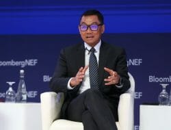 Dukung PLN Kembangkan EBT, Menko Luhut: Indonesia Siap Sambut Investasi USD 700 Miliar