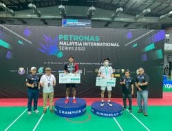 Syabda Berdiri di Podium Juara Turnamen Bulutangkis Malaysia International Series 2022