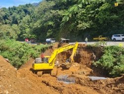 Menteri Basuki Tinjau Penanganan Longsoran dan Kecelakaan Sitinjau Lauik di Kota Padang