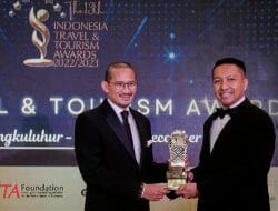 Menparekraf Raih Penghargaan ‘Indonesia Man of The Match in Tourism 2022′