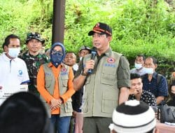 Kepala BNPB Serahkan Dana Stimulan Kepada 647 Warga Nagrak Terdampak Gempabumi Cianjur