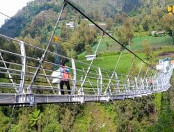 Selesai Konstruksi, Kementerian PUPR Lakukan Uji Beban Jembatan Kaca Seruni Point di KSPN Bromo – Tengger – Semeru