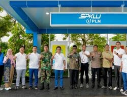 Pertama di Kalimantan, PLN Operasikan SPKLU _Fast Charging_ di Kantor Pemerintahan