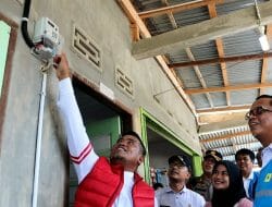 Suka Cita Risma, Warga Dusun Terpencil di Pelalawan Riau, Tersambung Listrik PLN 24 Jam