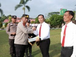 Berprestasi dan Berdedikasi Tinggi, Kapolres Kampar Berikan Penghargaan