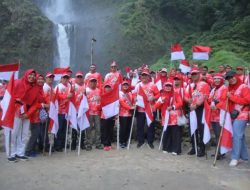 Bupati dan Forkopimda Kabupaten Asahan Kibarkan Bendera Merah Putih di Wisata Air Terjun Ponot