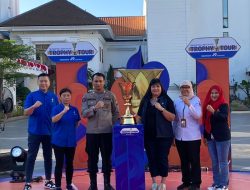 Singgahi Kota Bola Basket, Warga Surabaya Antusias Sambut Trofi FIBA World Cup 2023