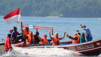 Berdayakan Nelayan di Cilacap, PLN Bantu Konversi Kapal Lawas Jadi Kapal Listrik yang Jauh Lebih Efisien