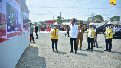 Menteri Basuki Dampingi Presiden Jokowi Tinjau Inpres Jalan Daerah di Lampung, Progress Capai 60%