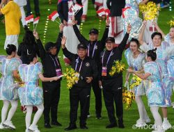 Basuki Hadimuljono Pimpin Parade Tim Indonesia, Zigi Bawa Bendera di Penutupan Asian Games 2022