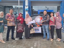 Undian Simpedes BRI, Ibu Gustini Menangkan Undian Grand Prize Mobil All New Ertiga