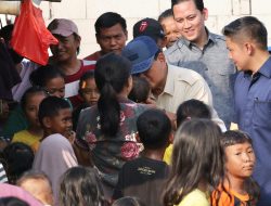 Pulang Bertugas di Kemhan, Prabowo Bergembira Bersama Warga di Kampung Empang Pluit