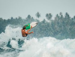 Spot Surfing Terbaik Kelas Dunia yang Ada di Indonesia