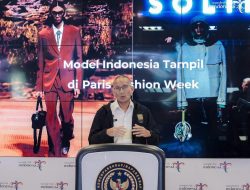 Menparekraf Apresiasi Model Indonesia Pertama Tampil di Runway Paris Fashion Week 2024
