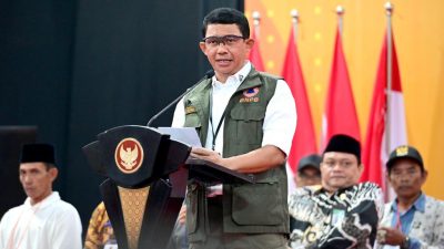 Kepala BNPB Dampingi Presiden RI Serahkan Bantuan Stimulan Bagi Petani Gagal Panen Terdampak Bencana Banjir