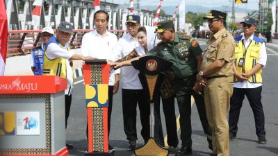 Menteri Basuki Dampingi Presiden Jokowi Resmikan 3 Jembatan Callender Hamilton di Lintas Selatan Jawa Tengah