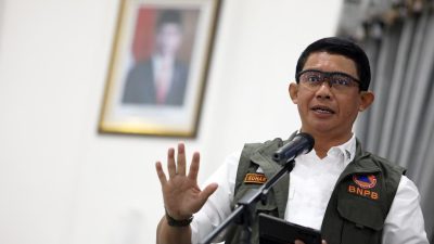 Kepala BNPB dan Menko PMK Serahkan Dana Stimulan Bagi Warga Terdampak Gempabumi M 4.8 Sumedang