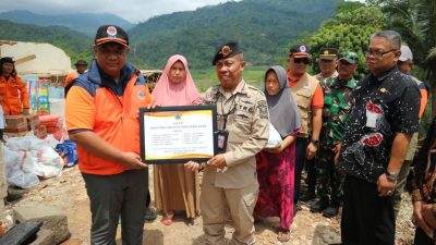 BNPB Serahkan Dukungan untuk Penanganan Bencana Tanah Longsor Banjarnegara