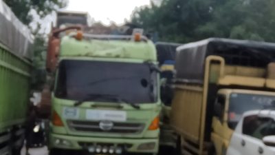 Berkat Kesigapan Alat dan Personil BPJN Riau Bekerja Ekstra, Jalan Longsor Lancar