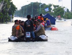 Tinjau Banjir Demak, Penanganan Pengungsi dan Perbaikan Tanggul Jadi Prioritas Darurat