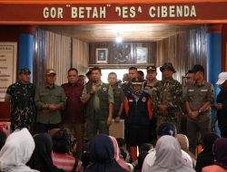 Pastikan Penanganan Berjalan Baik, Kepala BNPB Tinjau Longsor Bandung Barat