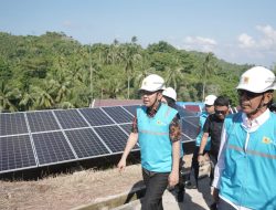 Masyarakat Pulau Bembe Kabupaten Selayar Nikmati Listrik Bersih dari PLTS PLN 176 kWp