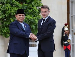 Prabowo Disambut Macron di Istana Elysee Prancis dengan Jajar Kehormatan