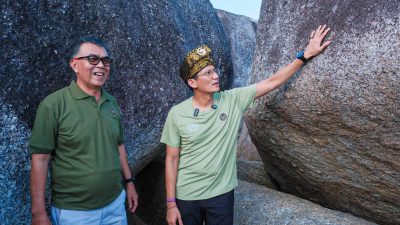 Cerita Menparekraf Bermain Voli Pantai dengan Pokdarwis Desa Wisata Cemaga Tengah Natuna