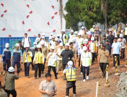 Menpora Dito Dampingi Wapres Gibran Tinjau Proyek Pembangunan Cibubur Youth Elite Sport Center