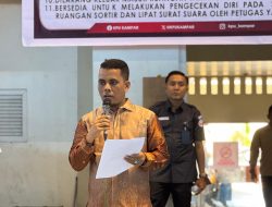 Sebelum Dimulai Sorlip Surat Suara, Ketua KPU Kampar Berikan Arahan dan Minta Petugas Patuhi SOP