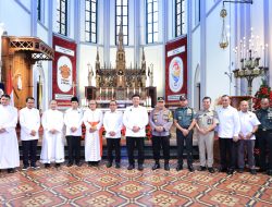 Misa Malam Natal Menkopolkam-Kapolri Sambangi Gereja Katedral Jakarta