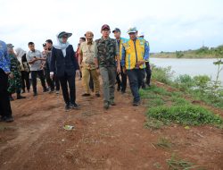 Kepala BNPB Tinjau Kondisi Tanggul Sungai Wulan di Demak