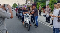 Berbagi dan Bukber Serentak Se Indonesia, Polres Kampar dan Media Bagikan Takjil ke Masyarakat