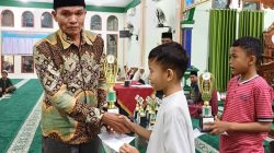 Pengurus PUK F.SPTI-KSPSI PT. Rambah Sawit Mandiri Serahkan Hadiah pada Lomba Adzan dan Tahfidz di Desa Rambah Samo