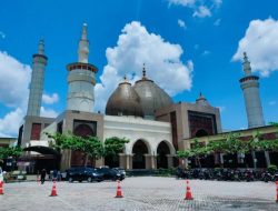 Hari Ini 23 Jamaah Haji Kampar Kloter 15 BTH Tiba di Bandara SSK Pekanbaru Langsung Berangkat Menuju Islamic Centre Bangkinang