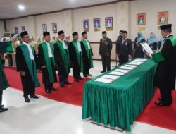 Ketua PTA Pekanbaru Resmi Lantik dan Ambil Sumpah Jabatan 5 Ketua PA, Ini Pesan Pentingnya